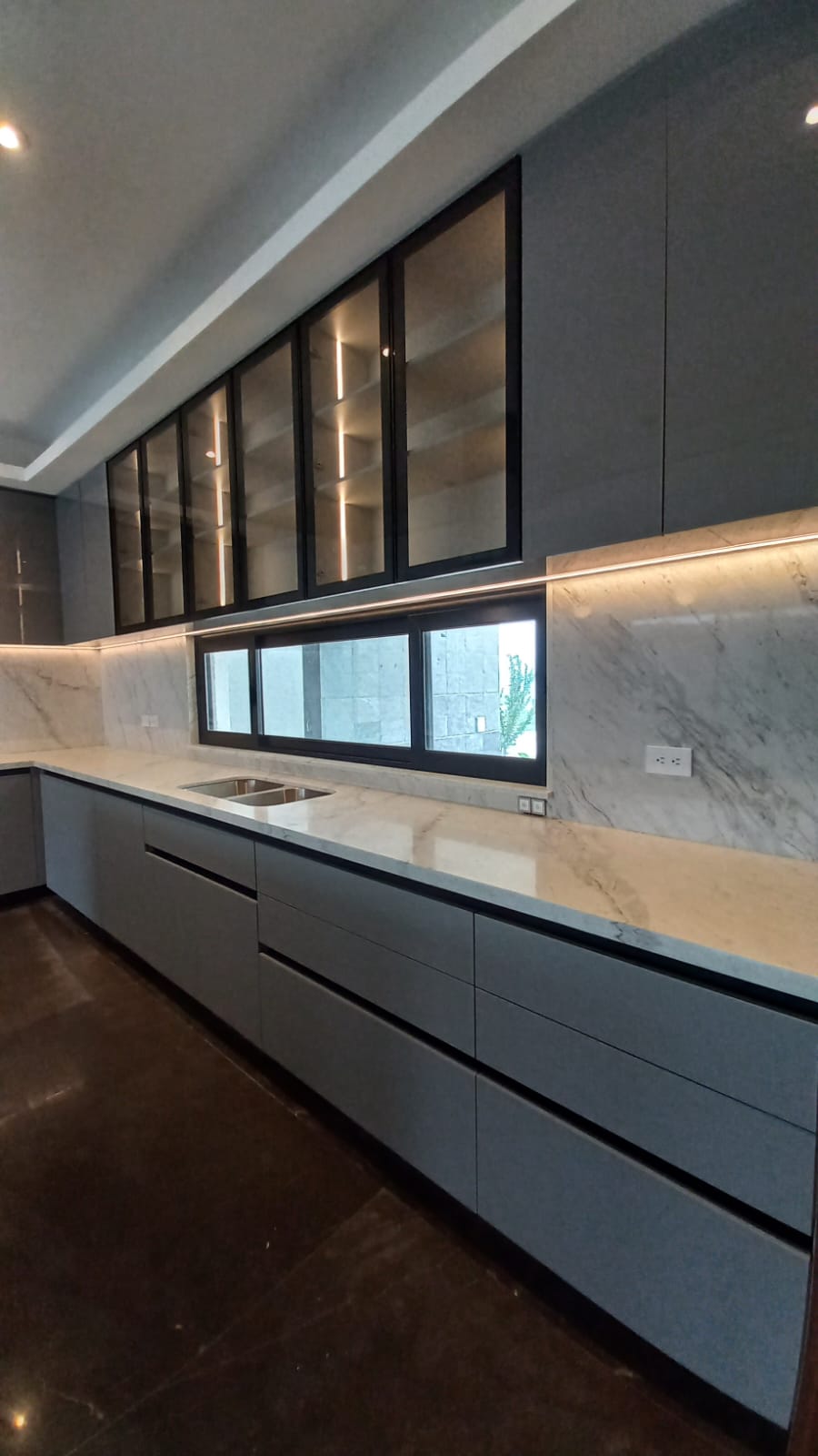 Modul Woods kitchen — glass-front uppers and marble backsplash